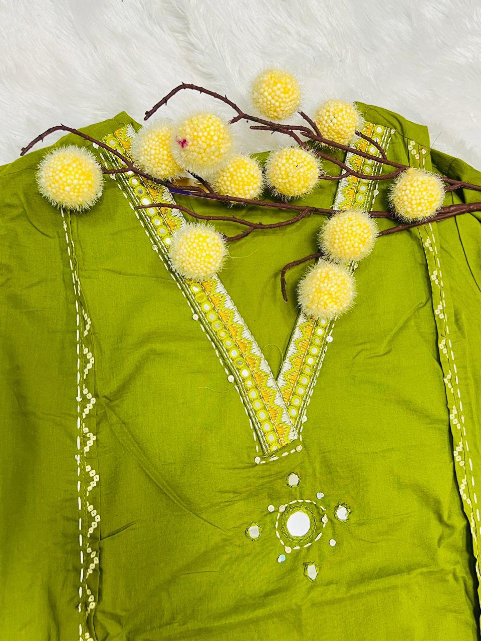 Embroidered Green Straight Kurti Set with Bandhani Motifs