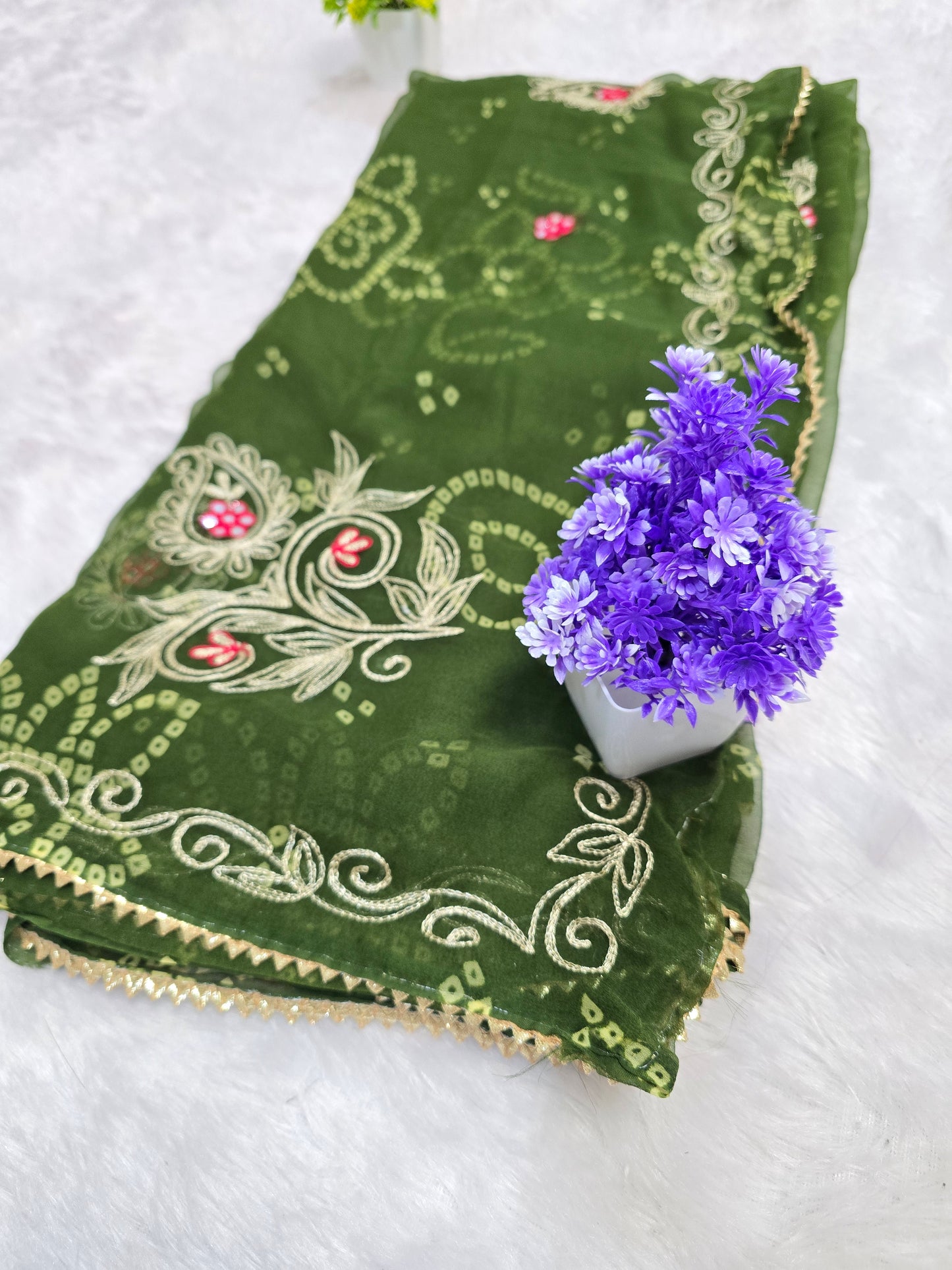 Geen Bandhani Embroidered Saree
