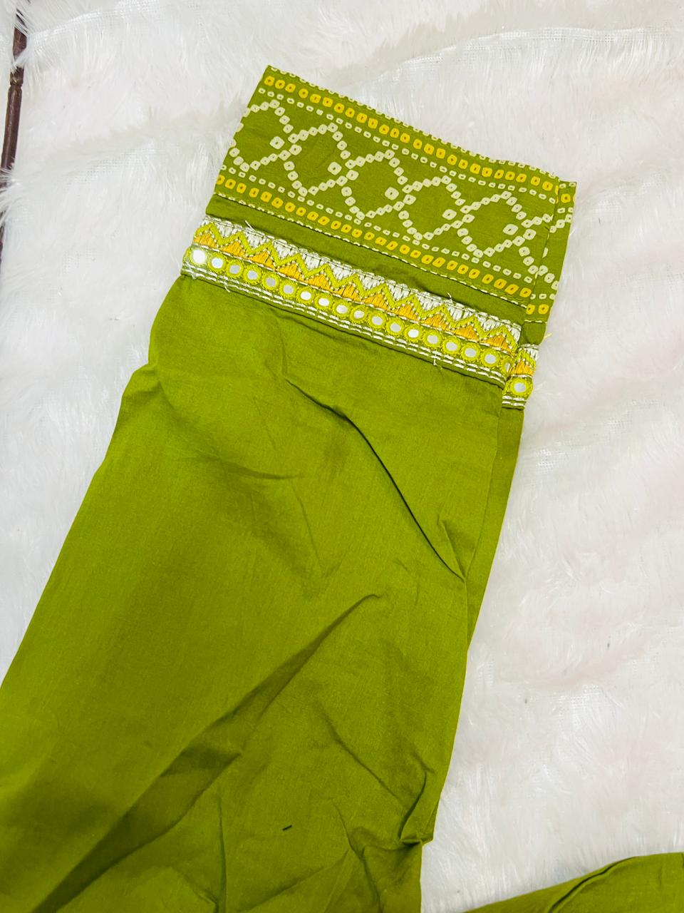 Embroidered Green Straight Kurti Set with Bandhani Motifs